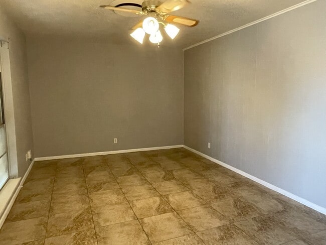 Photo - 1305 Peterson Dr