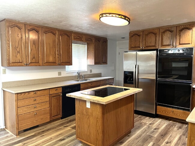 Photo - 3 Bedroom, 2 Bath Home In Aurora Hills, Updated Flooring And Huge Backyard