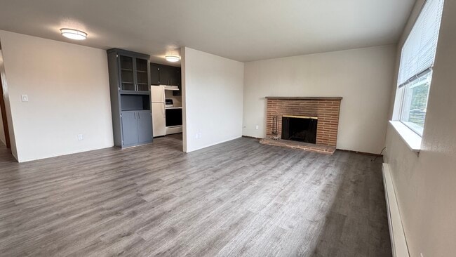 Building Photo - 2105 Colby Ave Unit 4 Rental