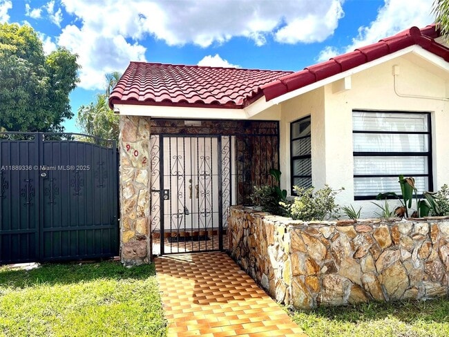 Photo - 902 SW 126th Ave