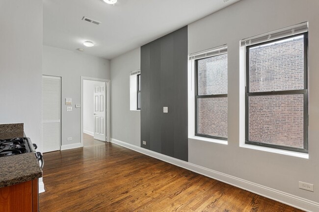 Photo - 7528 N Seeley Ave