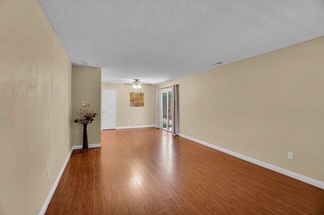 Photo - 4206-4208 Casa Blanca Lane Unidad 4206 Casa Blanca Lane