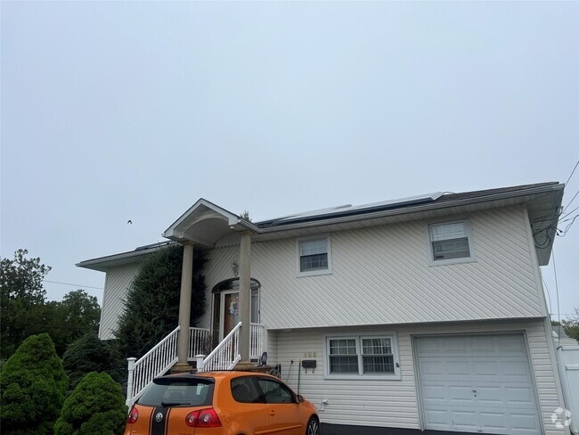 Building Photo - 696 N Indiana Ave Unit Rear 2nd Rental