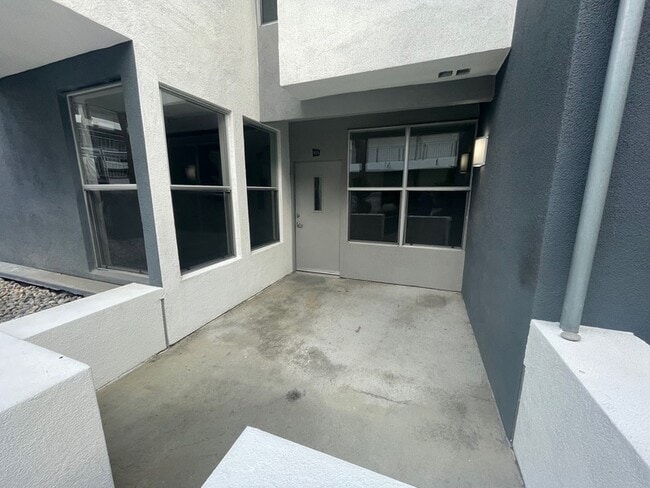 Photo - 101 W Market St