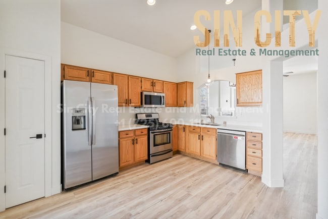 "Charming 3-Bed Oasis with Granite Touches & Cozy Fireplace in Las Vegas"
