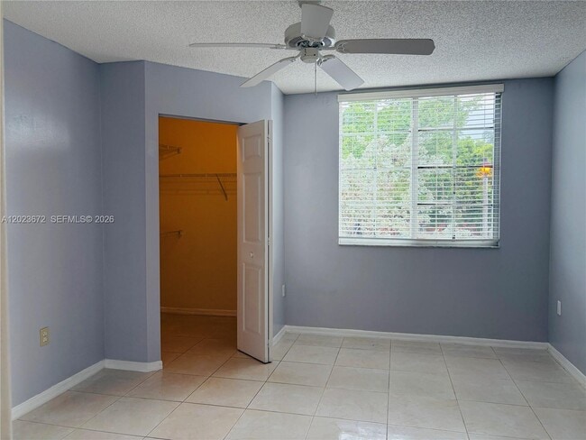 Building Photo - 631 SW 111th Ln Unit 205