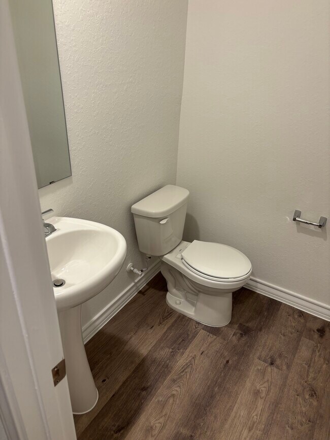 Baño - 8123 Hamrick Cir