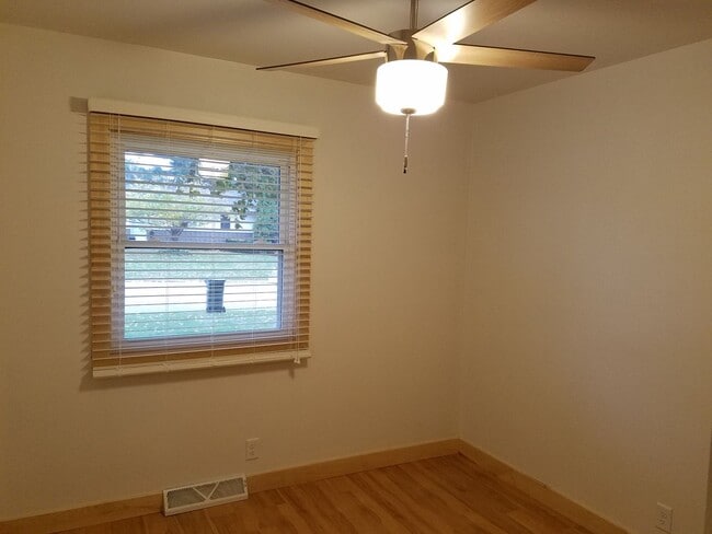 Photo - 4 Bedroom house in great CF Location