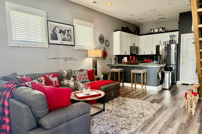 Photo - 677 N Alexander St