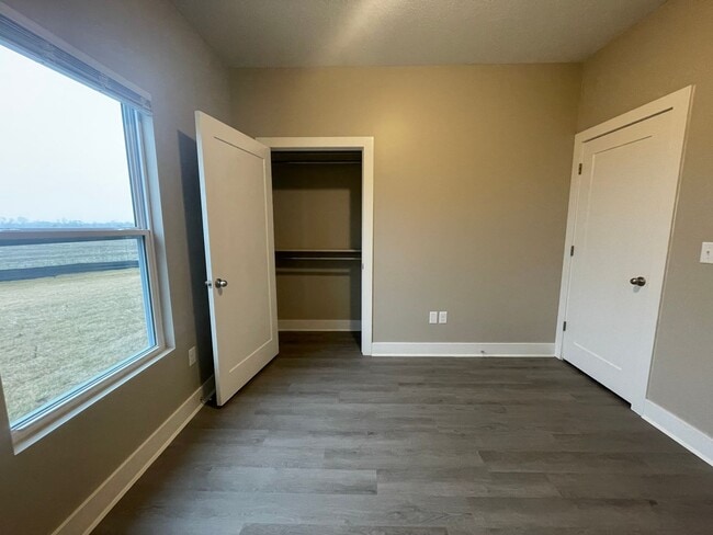 Photo - 9333/35 E Wassall Unit 9335 Wassall