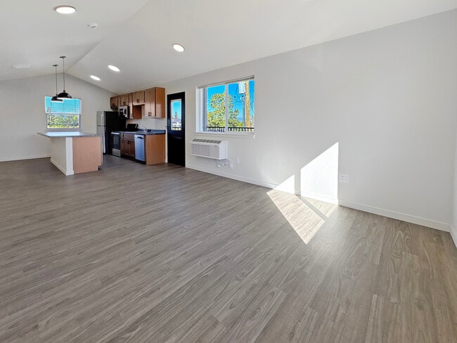 735 Grant St Unit 107