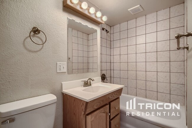 Photo - 185 N Harlan St