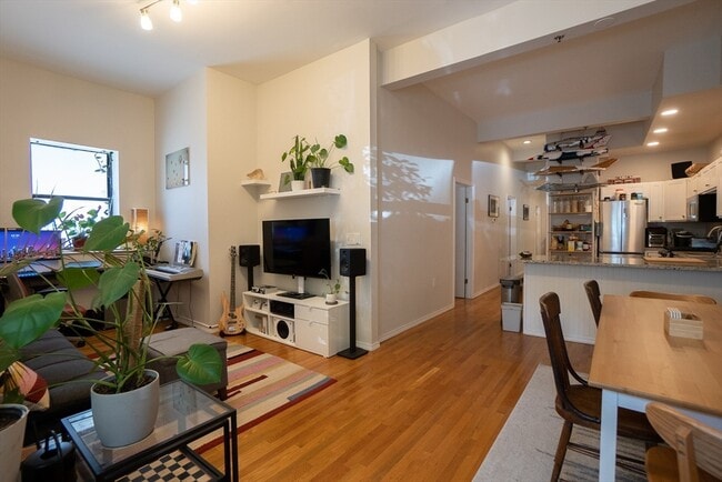 Photo - 69 Harvey St Unit 2