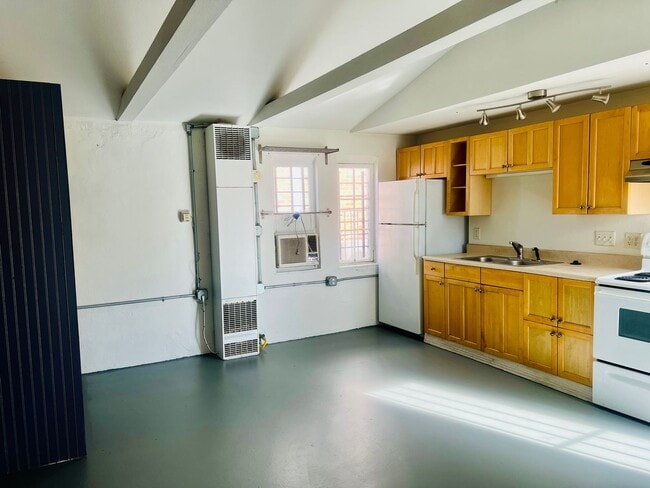 Building Photo - Morrison4008 Unit #A