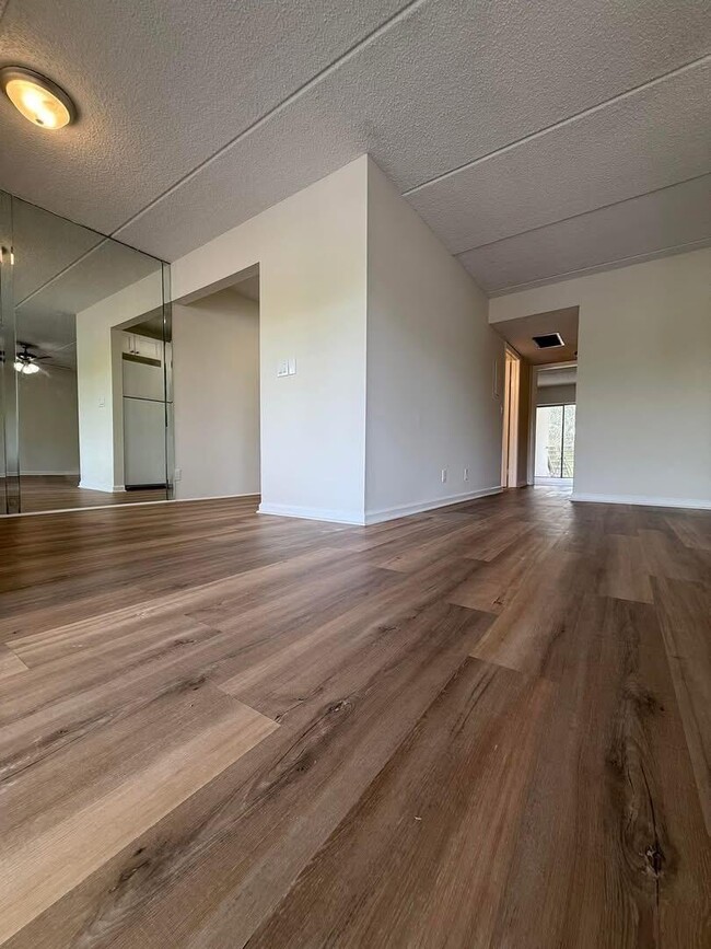 Photo - 2000 Springdale Blvd Unit 204