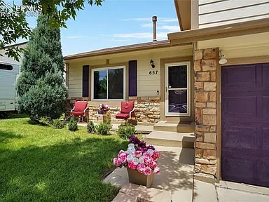 Photo - 657 Loomis Ave