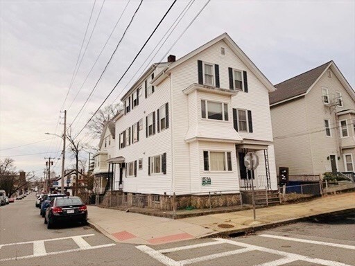 Building Photo - 631 Walnut St Unit 3