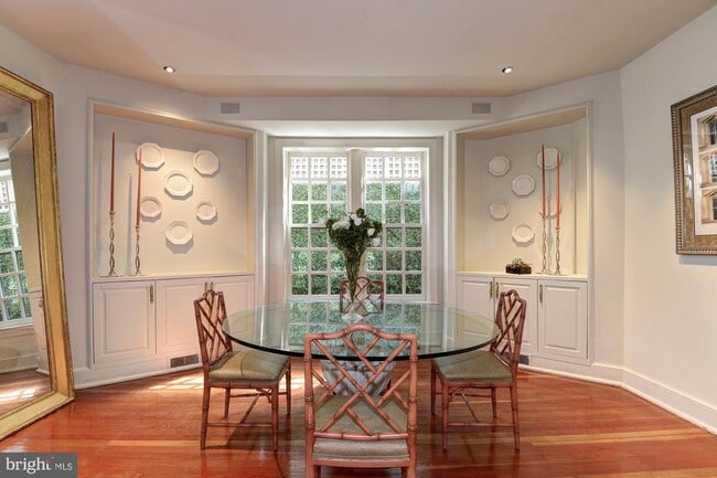 Photo - 3249 O St NW