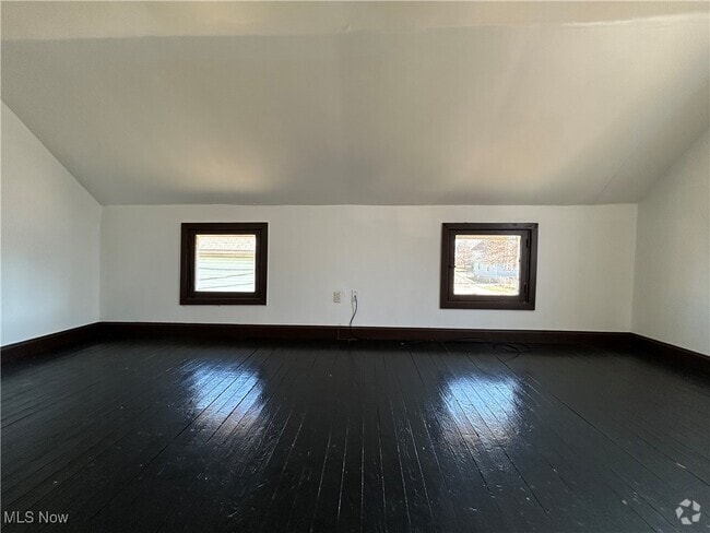 Building Photo - 5910 Pilsen Ave Unit UP Rental