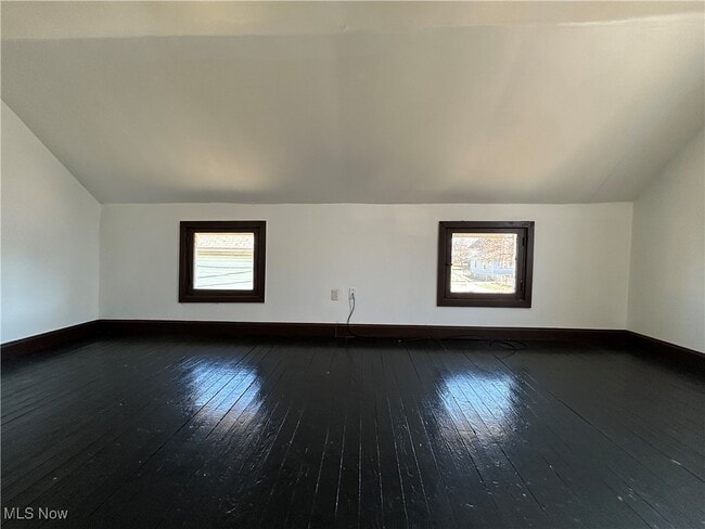 Building Photo - 5910 Pilsen Ave Unit UP Rental