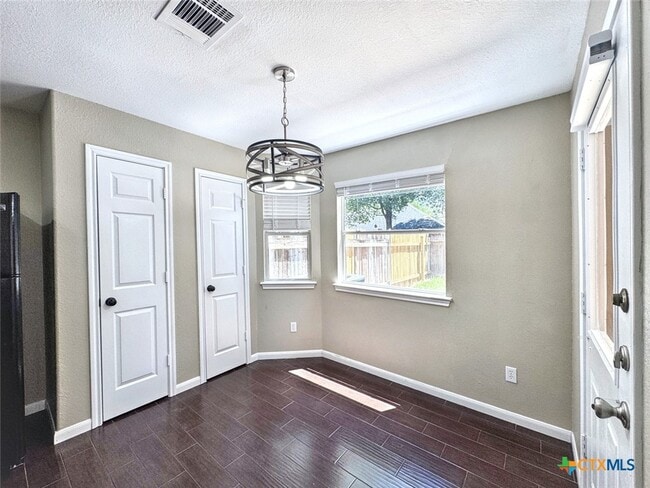 Photo - 833 Sagewood Trail