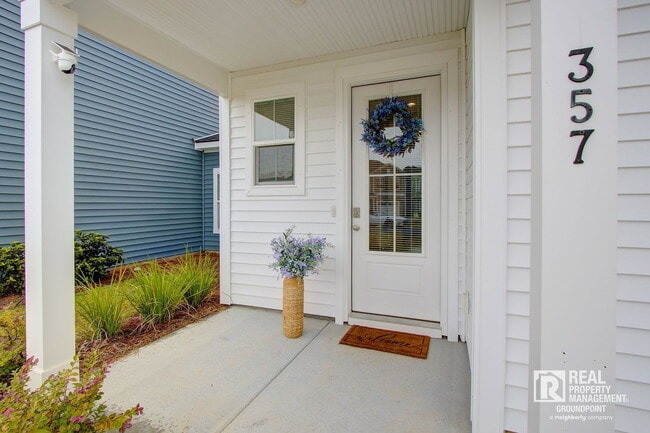 Photo - 357 Chapman Cir