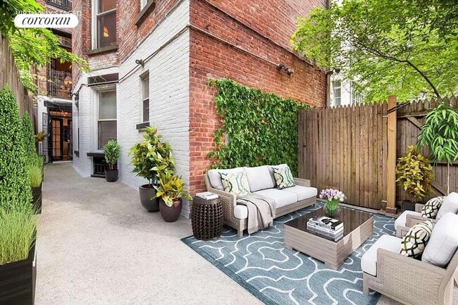 Building Photo - 54 E 83rd St