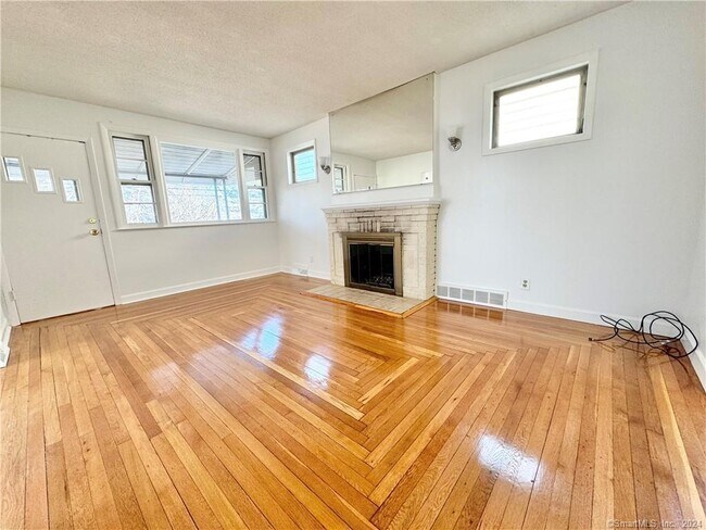 Photo - 461 Woodward Ave