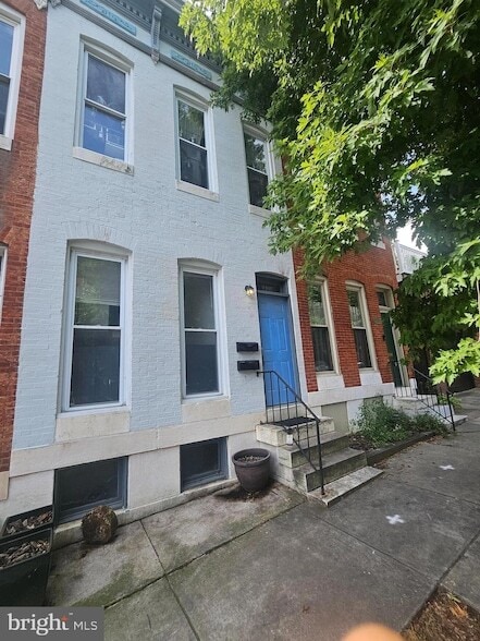 Photo - 2215 E Fairmount Ave Townhome