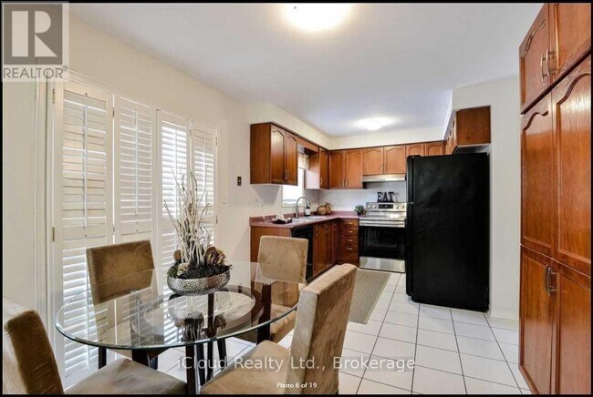 Photo - 33 Fenflower Ct