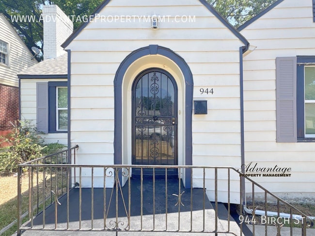 Photo - 944 Birch St