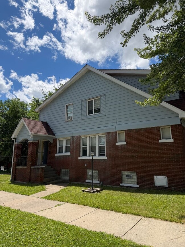 Photo - 11790 Outer Dr E Unit Upper