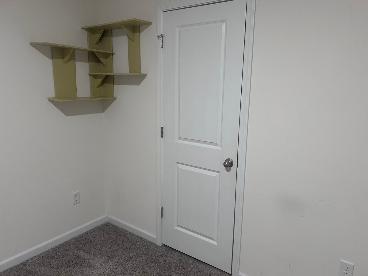 Photo - 1098 Silverbend Trl