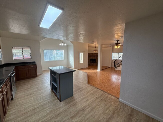 Photo - 4 Bedroom Home in Historic Central Phoenix | All Utilities Included