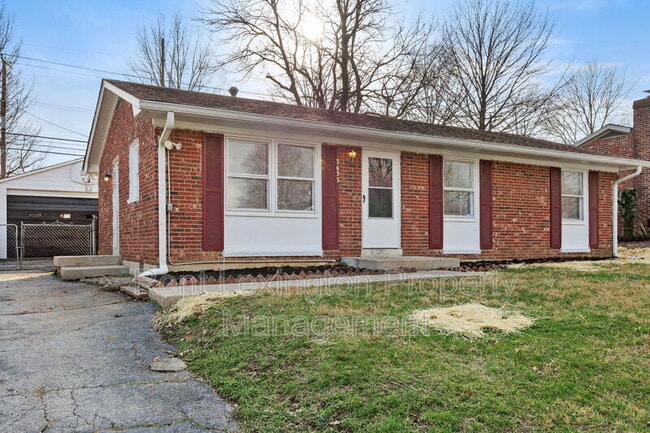 3633 King Arthur Dr