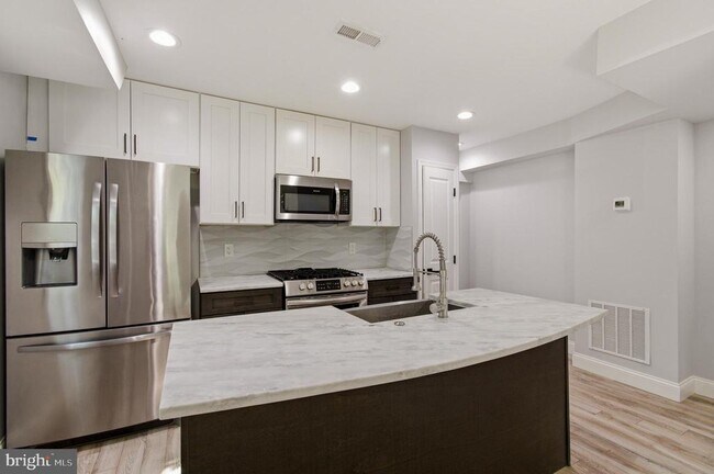 Photo - 1527 Morris Rd SE