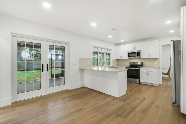 Photo - 1009 Alamanda Dr