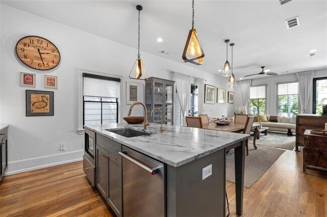 Photo - 518 Bismark Rd NE