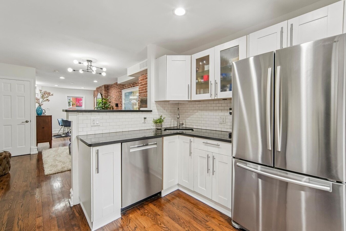 75 1/2 Erie St- - 75 1/2 Erie St-