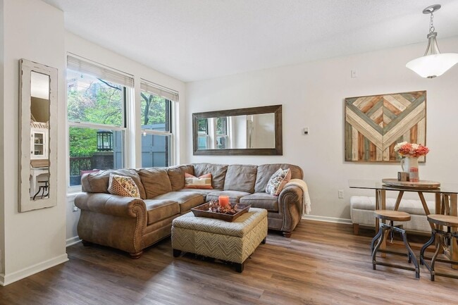 Photo - 680 N 2nd St