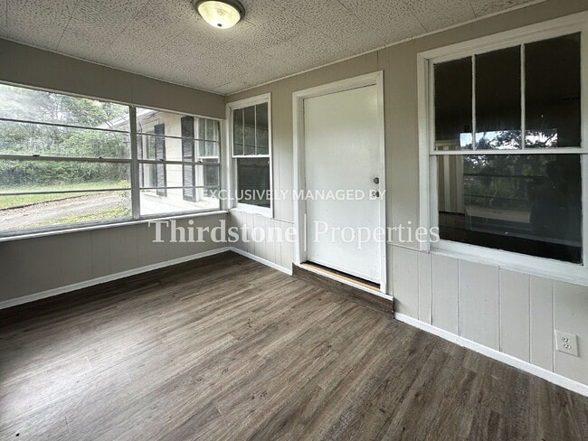 Photo - 6965 Lorain St