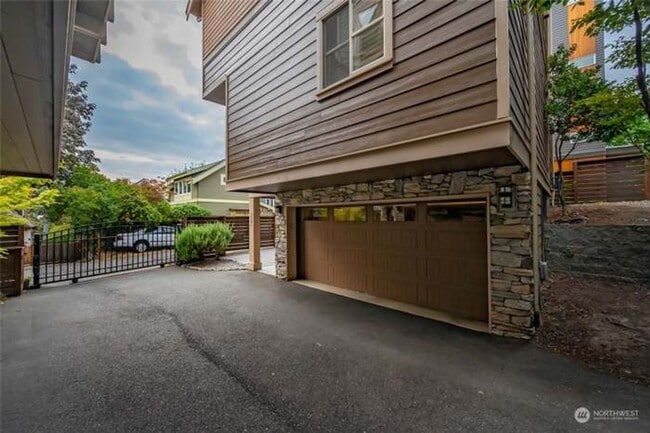 Photo - 3Bd/2.5Ba Seattle Townhouse