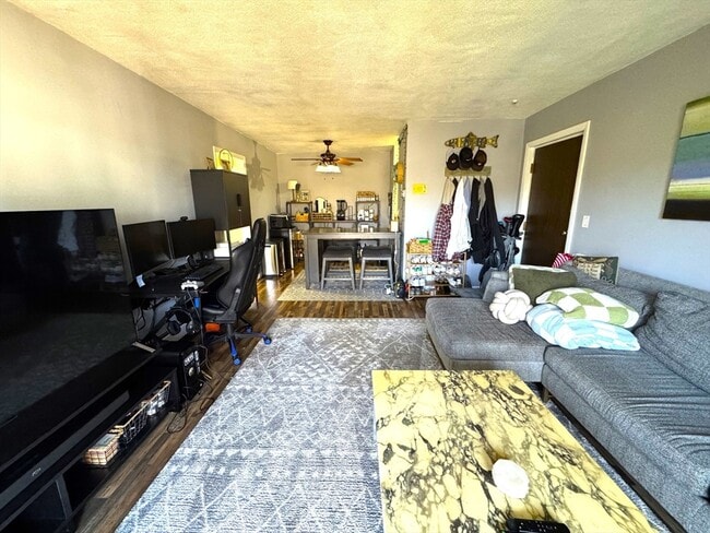 Photo - 80 Walnut St Unidad 210