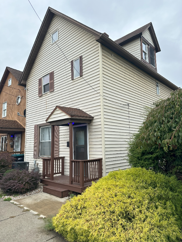 Building Photo - 139 E 1st Ave Rental