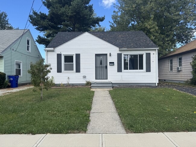 Building Photo - 13506 Bennington Ave