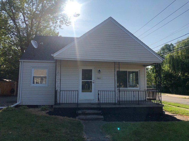 Charming 3 Bed 1 Bath Sheffield Lake Home - Charming 3 Bed 1 Bath Sheffield Lake Home