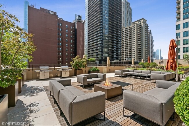 Photo - 21 E Huron St Unit 1706