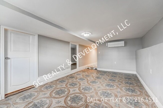 Photo - 2519 N Hamlin Ave Unit B