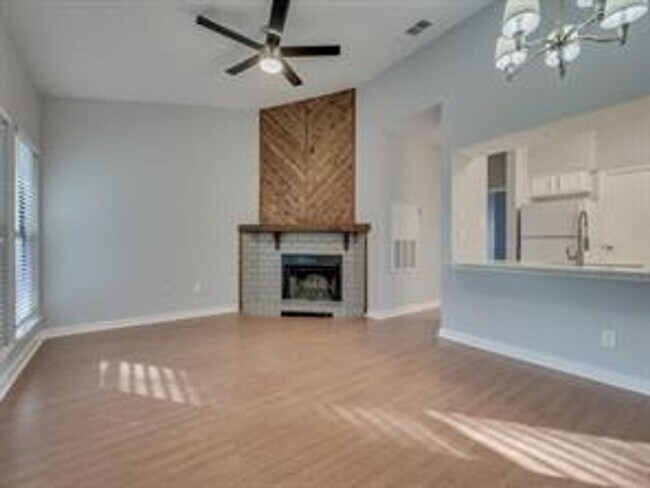 Photo - 1/1 Apartment Walking Distance to UT Unit 302