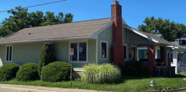3 bedroom, 2 bath bungalow, south of town! - 3 bedroom, 2 bath bungalow, south of town! House